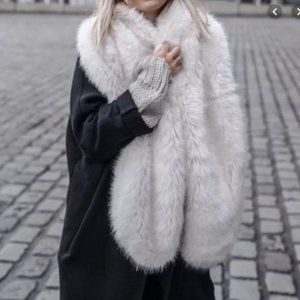 Zara Faux Fur Oversized Creme Color Scarf or Shaw